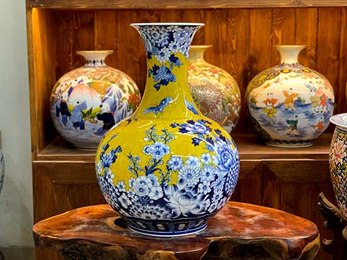 luc-binh-cu-toi-bao-tien-lien-hoa-nen-vang