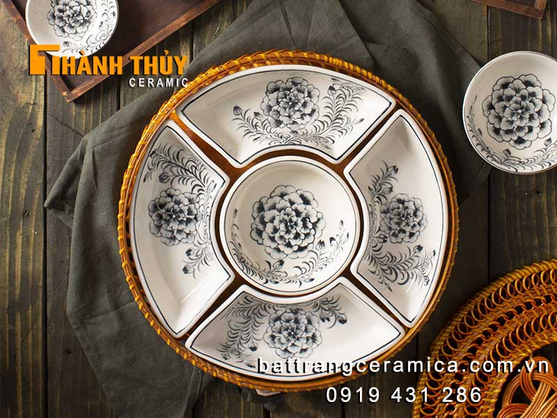 Khay đựng mứt tết bằng sứ vẽ hoa mẫu đơn