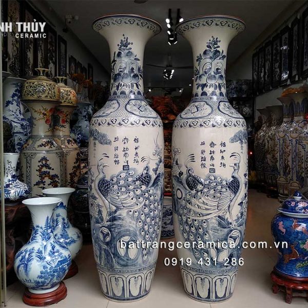 Lục bình sứ Tùng công men rạn cao 1m6 là sản phẩm của bát tràng