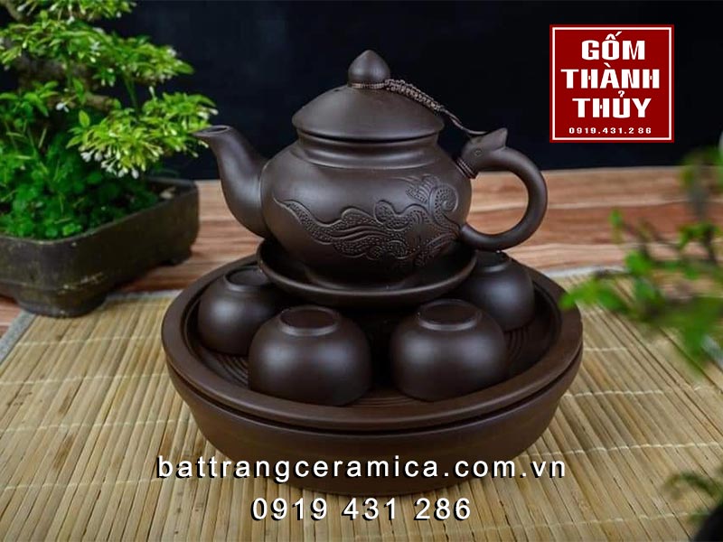 Bộ ấm chén gốm khắc hoa kèm khay tròn