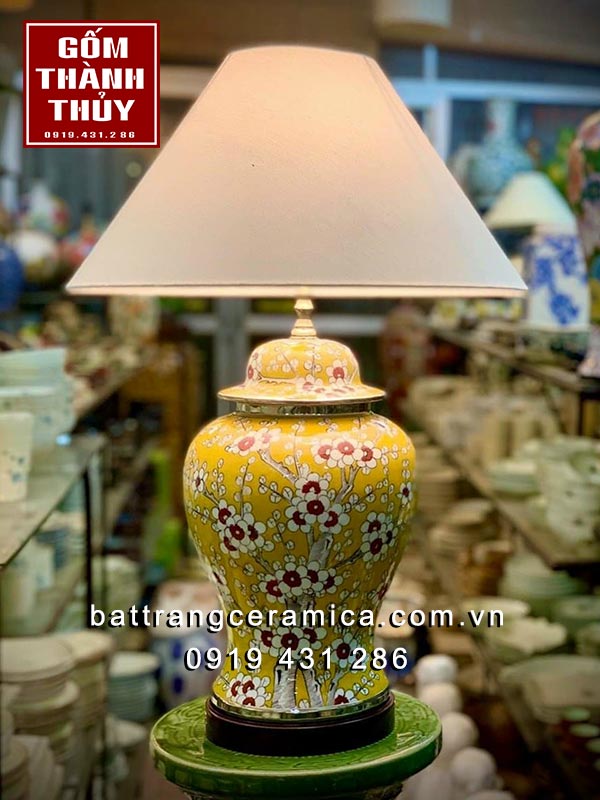 Đèn ngủ gốm sứ nền vàng vẽ hoa đào