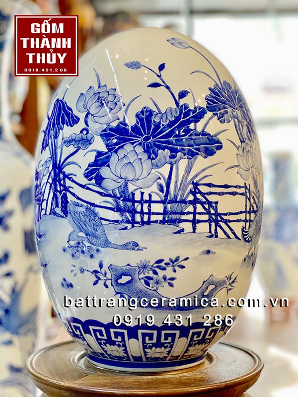 Trứng phong thủy vẽ sen vịt cao 45cm