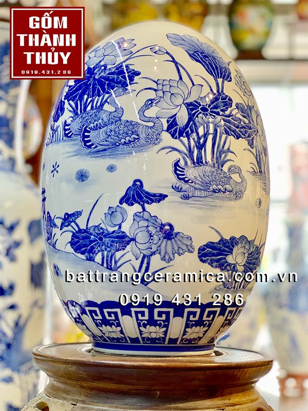 Trứng phong thủy vẽ sen vịt cao 45cm