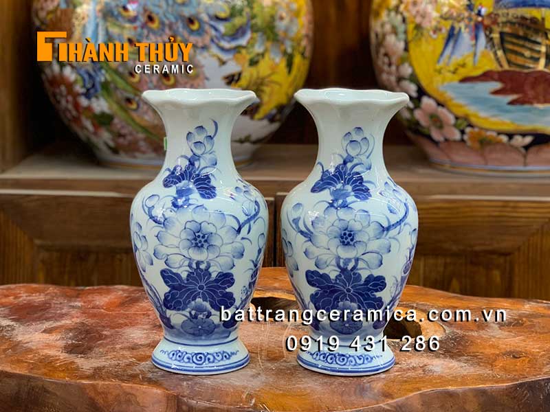 Bình cắm hoa trên bàn thờ vẽ sen cao 25cm